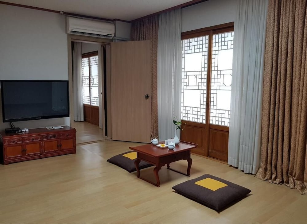 Connecting Room (8 People Family Room)