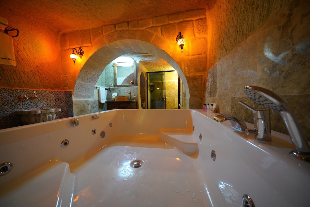 Nazende Hammam Jacuzzi Cave Suite - Photo 24