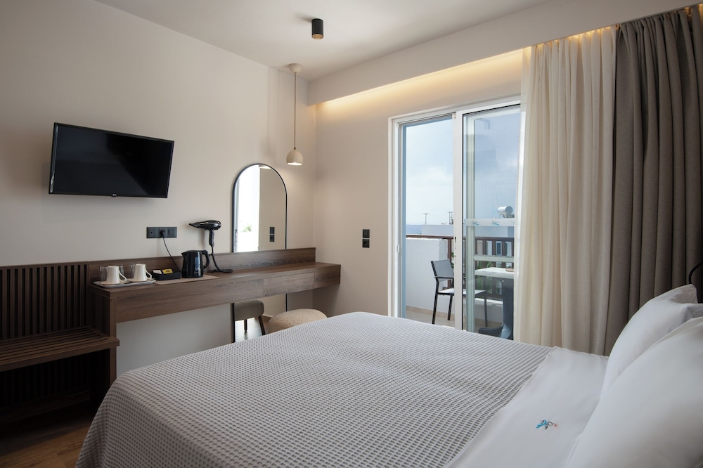 Deluxe Suite, Sea View - Photo 8