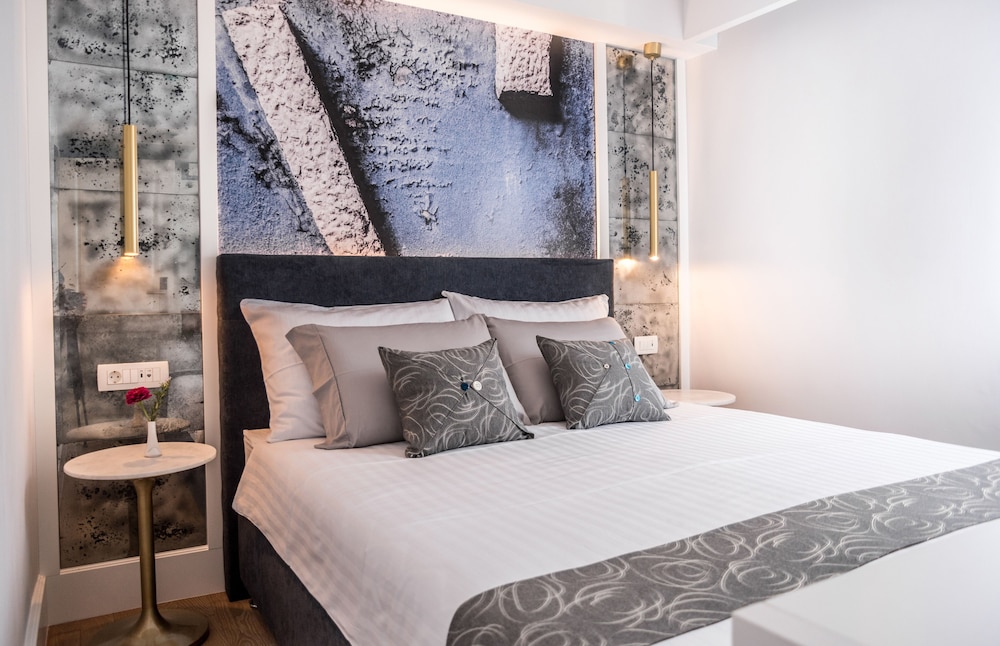 Classic Double Room, 1 Queen Bed, Partial Sea View photo 1