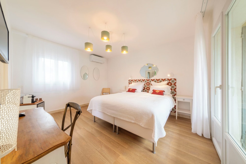 Deluxe Double Room, 1 Queen Bed, Terrace - Photo 7