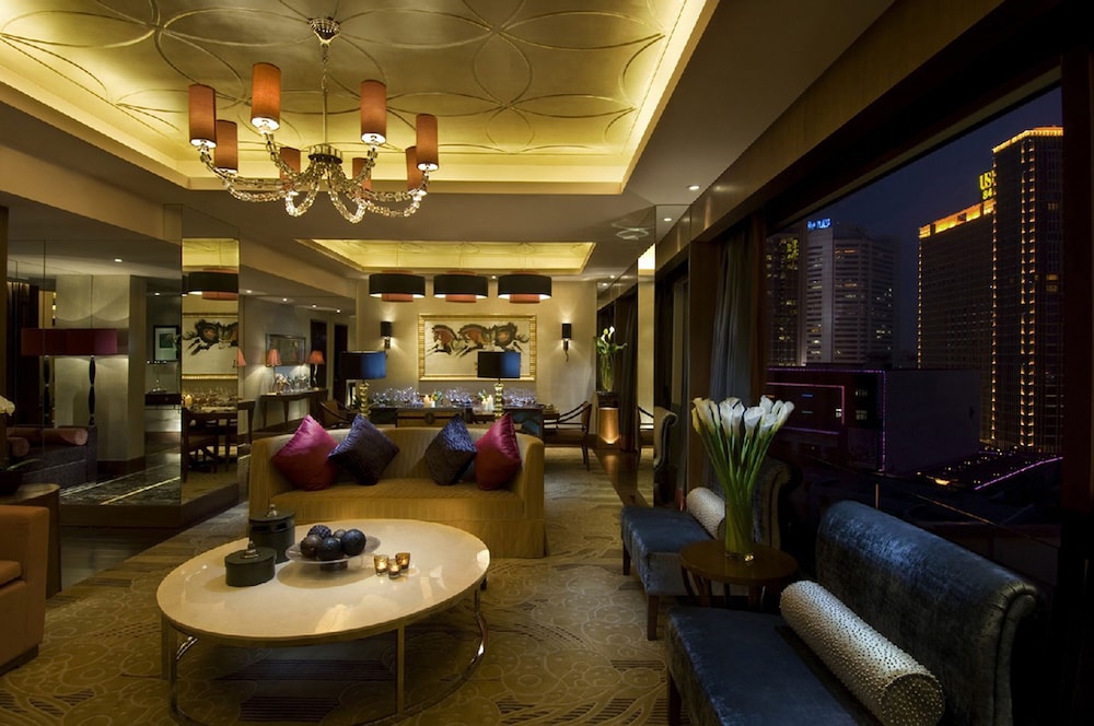 King Chairman Suite