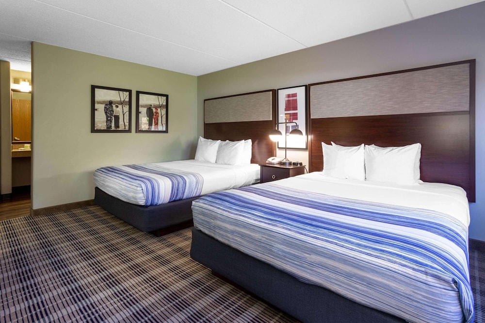 Room, 2 Queen Beds, Accessible, Non Smoking - Photo 2