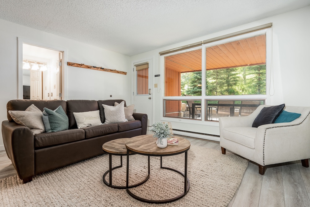 Studio, 1 Queen Bed With Sofa Bed, Slope Side photo 1