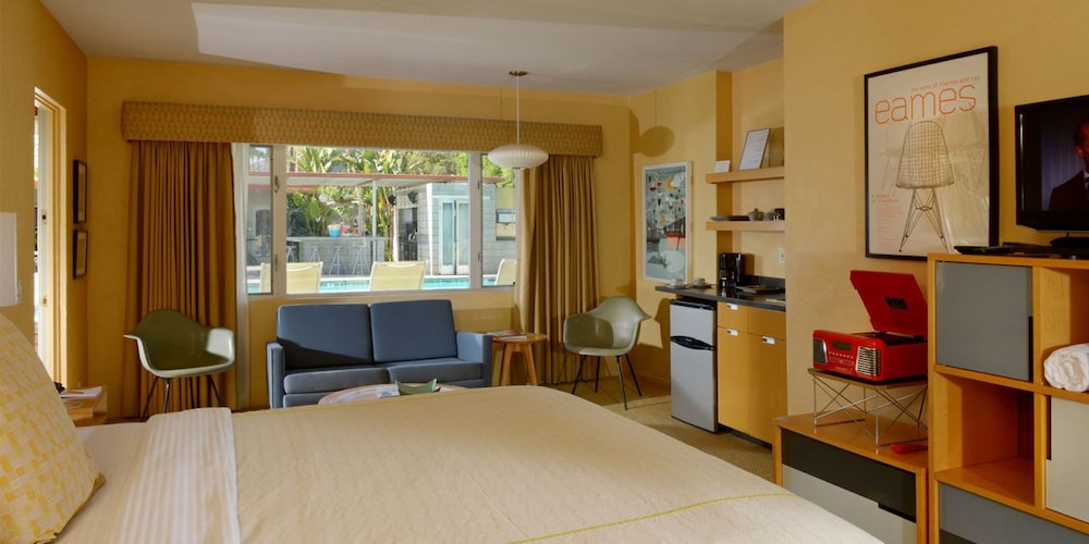 109 Eames photo 1