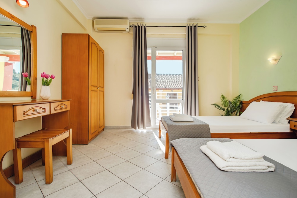 Basic Twin Room, Mountain View photo 1