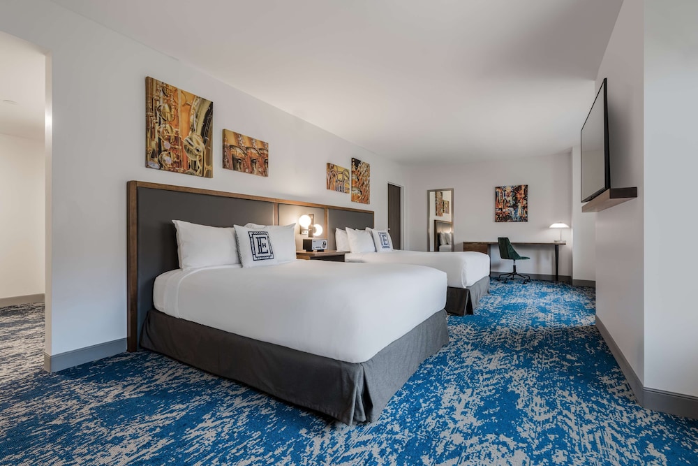 Room, 2 Queen Beds, Accessible (3x3 Shower) - Photo 4