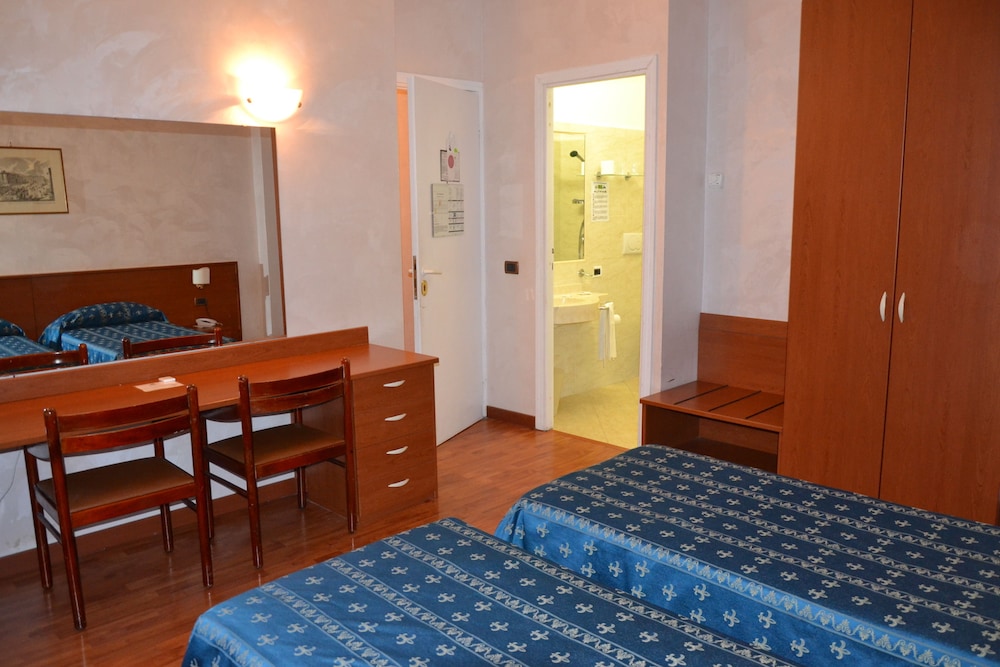 Economy Room photo 3