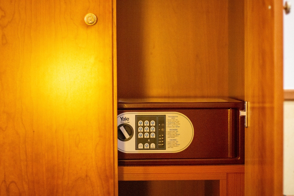 Economy Double Room, 1 Bedroom, Non Smoking - Photo 4