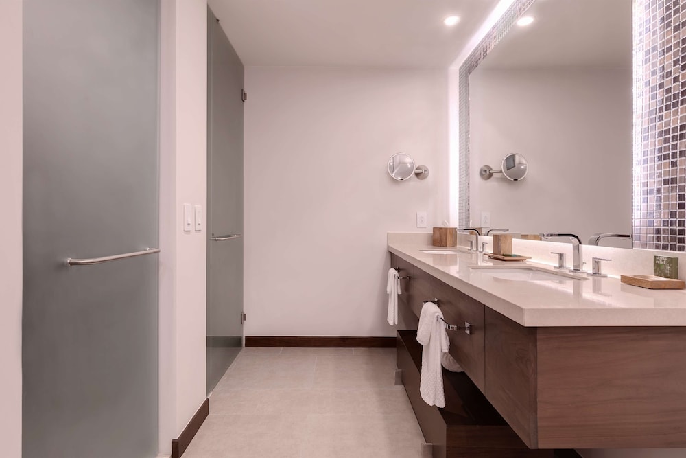 Suite, 3 Bedrooms, Garden View - Photo 14