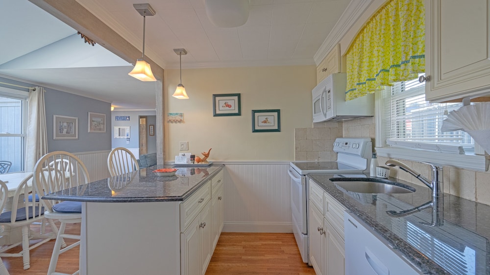 Two-Bedroom Cottage photo 3