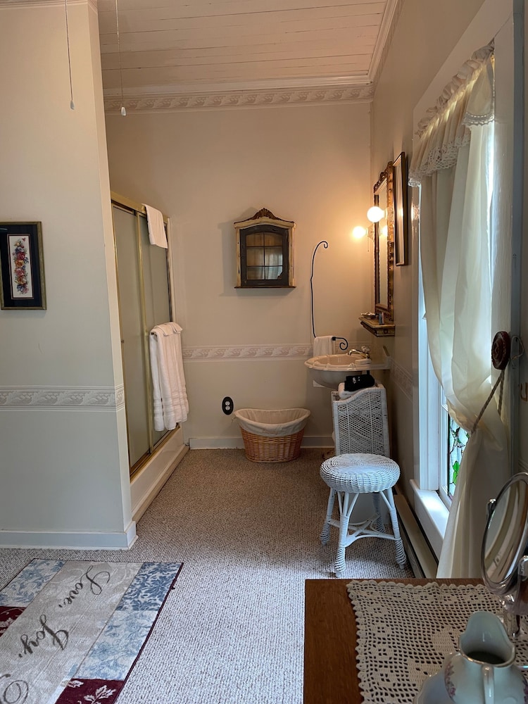Victorian Room photo 2