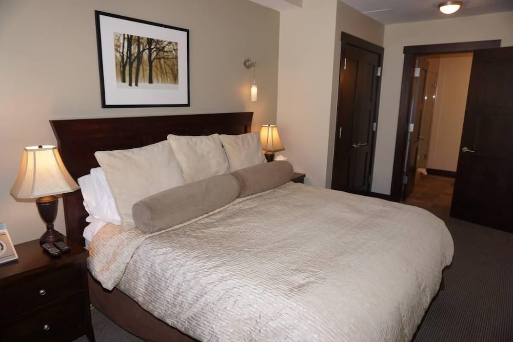 Condo, Multiple Beds (120 Carriage Way 2205)