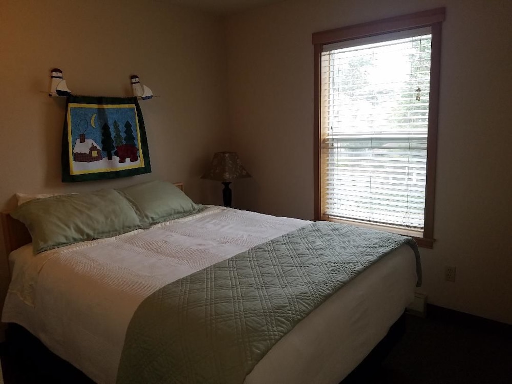 Suite, 2 Bedrooms, Kitchen