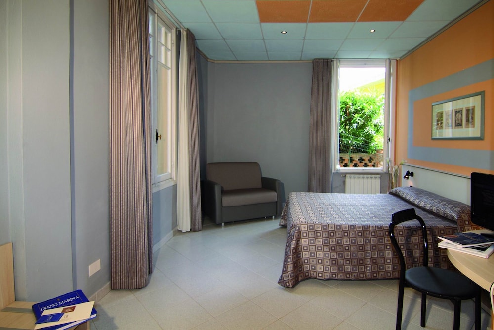 Triple Room (Air Conditioning) - Photo 2