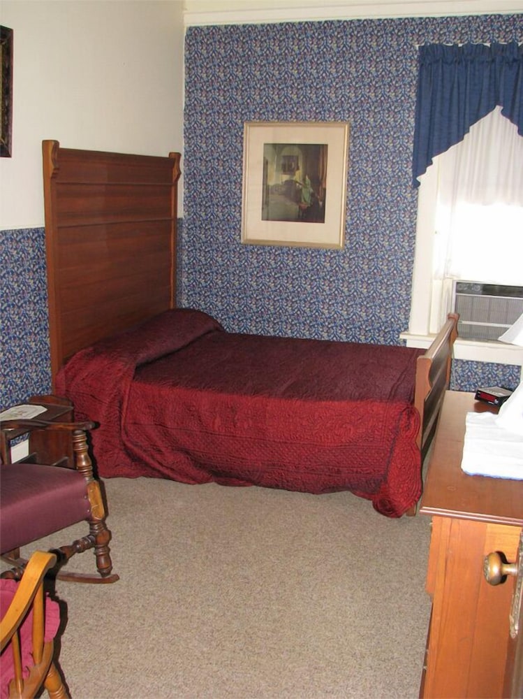 Basic Room, 1 Full Bed photo 1