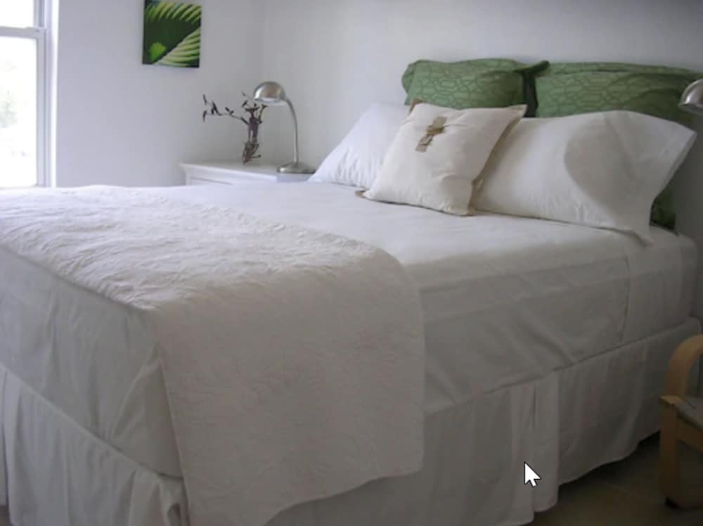 Standard Room, 1 Queen Bed photo 1