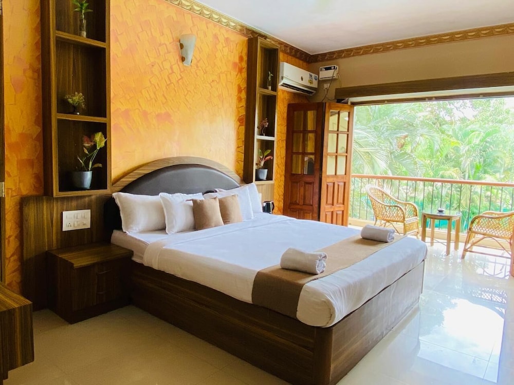 Comfort Suite, Balcony, Pool View