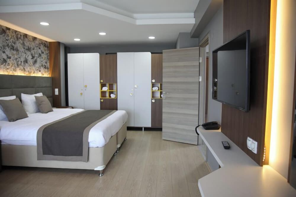 Family Room, 2 Bedrooms, Balcony photo 1