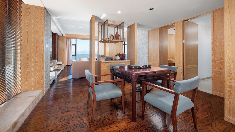 Suite, 1 Bedroom (180 Degree Erhai View, High Floor) thumbnail 5
