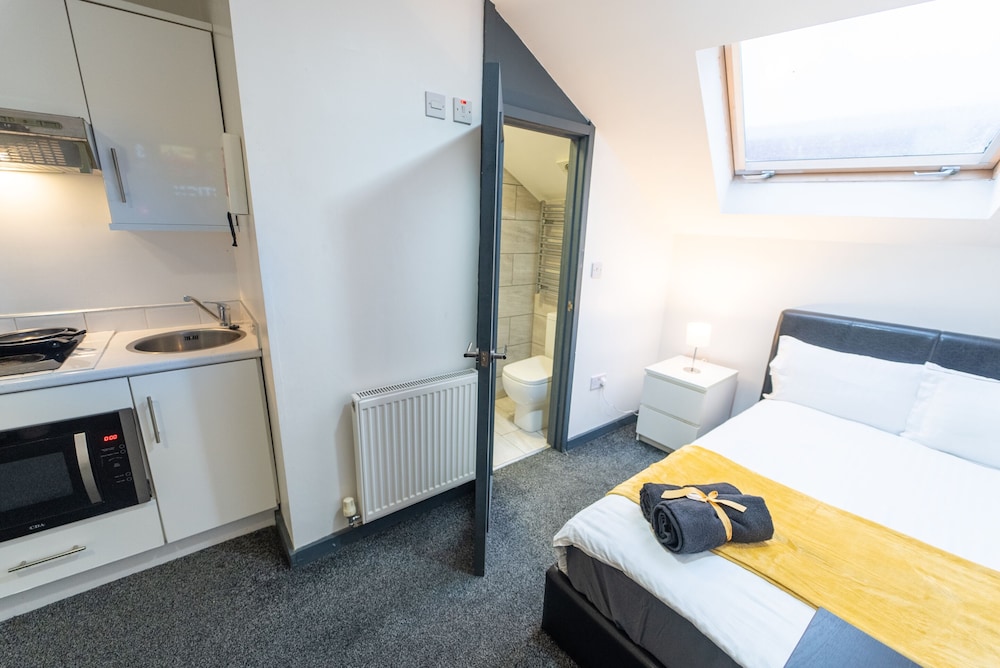 Standard Studio, Ensuite (Studio 10) - Photo 14