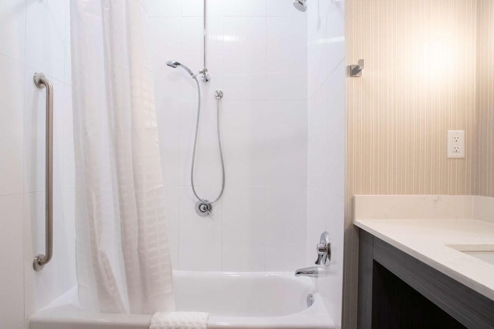 Standard Room, 2 Queen Beds, Accessible, Refrigerator & Microwave (with Sofabed) - Photo 2