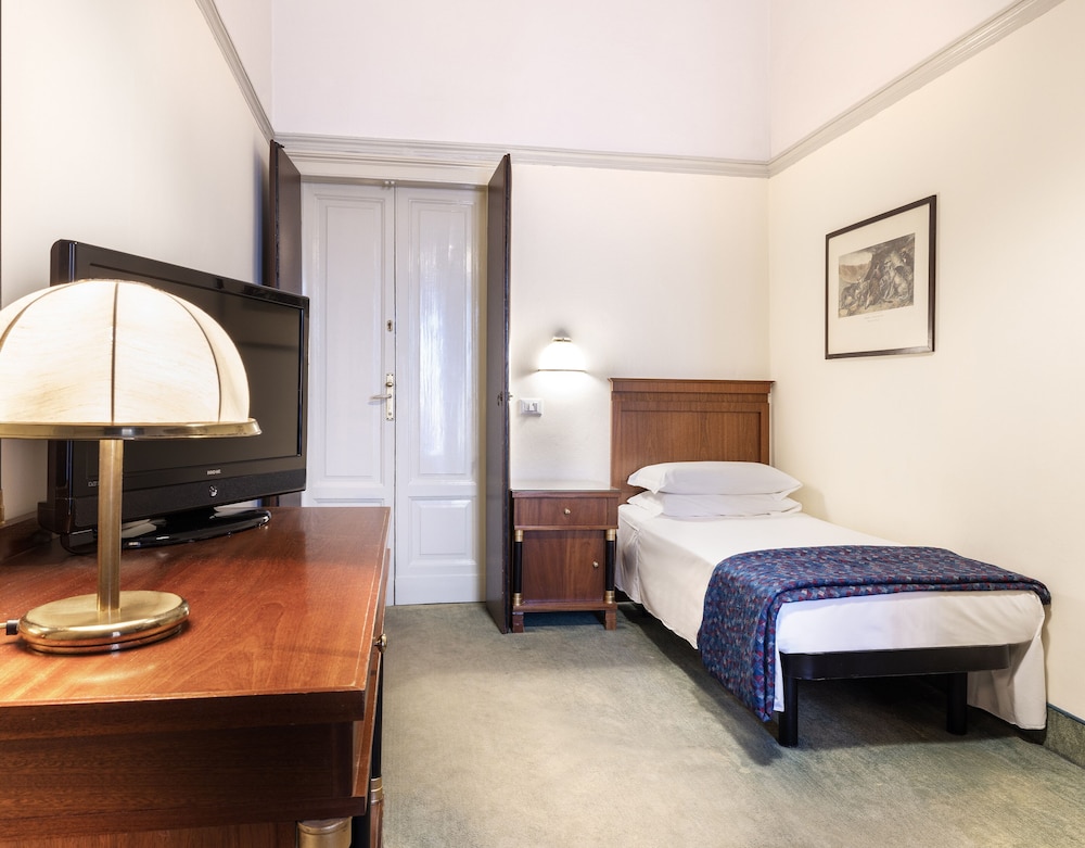 Basic Single Room photo 3