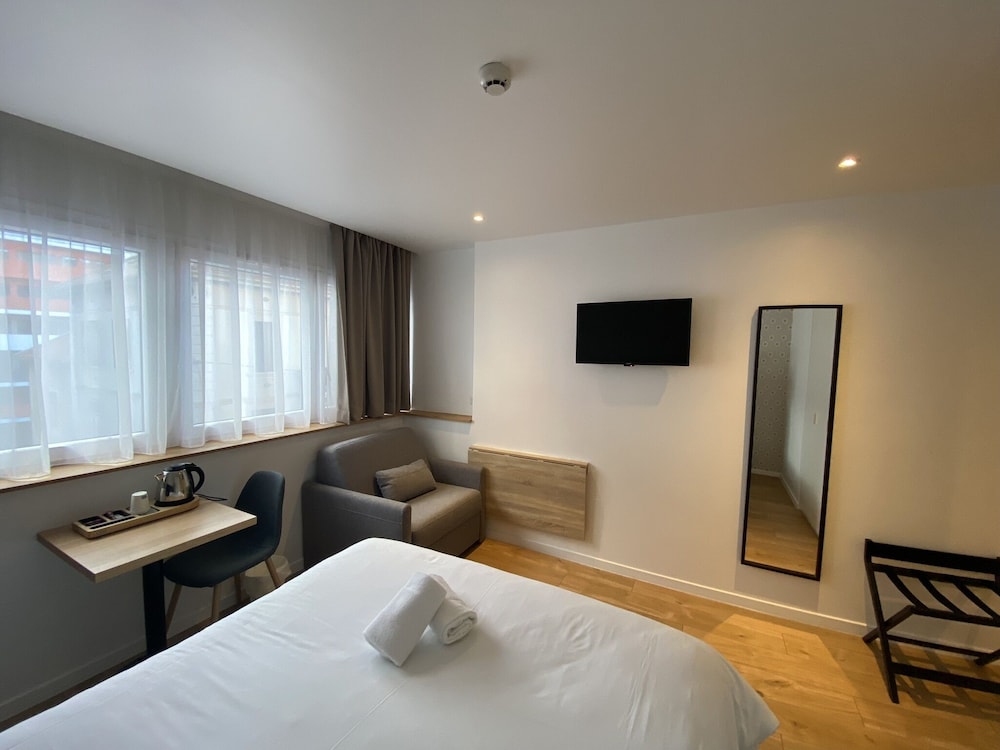 Double Room - Photo 10