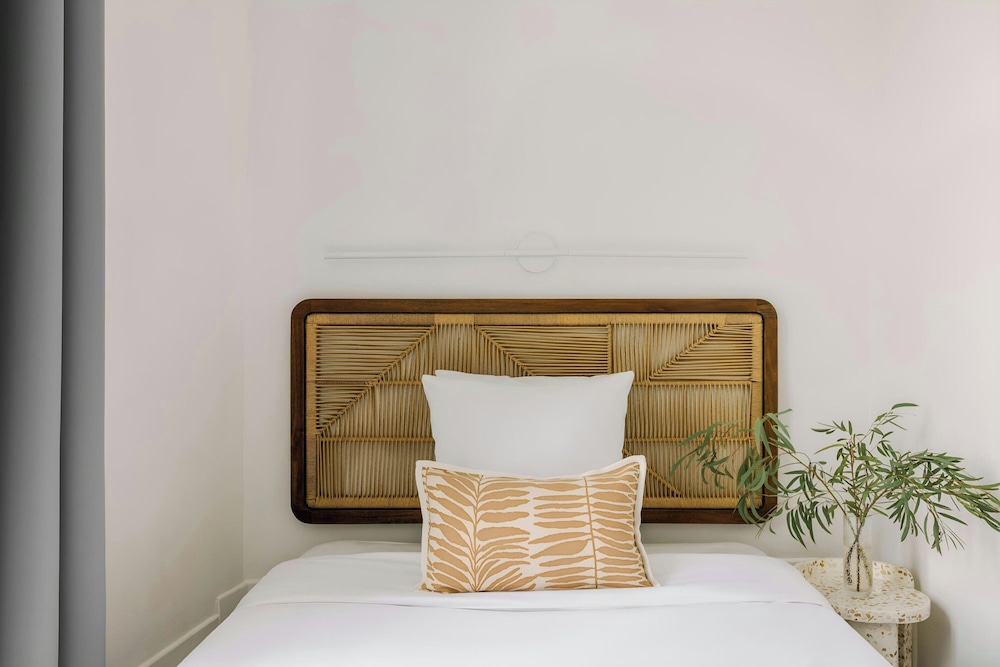 Suite, Balcony