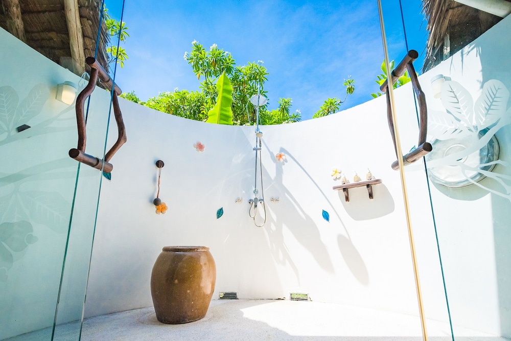 1 Bedroom Beach Front Villa - Photo 2