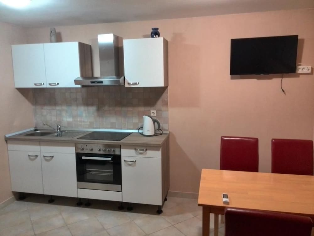 Basic Apartment, Hill View photo 3