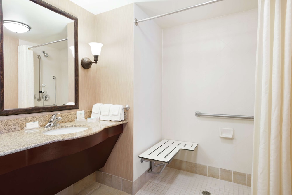 Suite, 2 Queen Beds, Accessible, Non Smoking (Mobility & Hearing, Roll-in Shower) - Photo 7