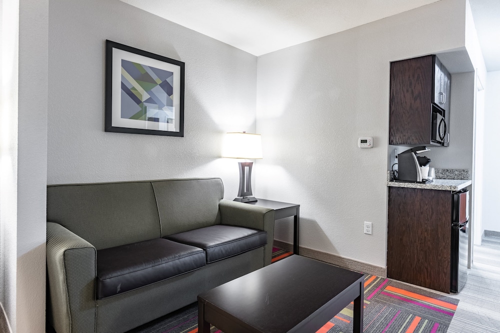 Suite, 1 King Bed with Sofa bed, Accessible (Communications) photo 1