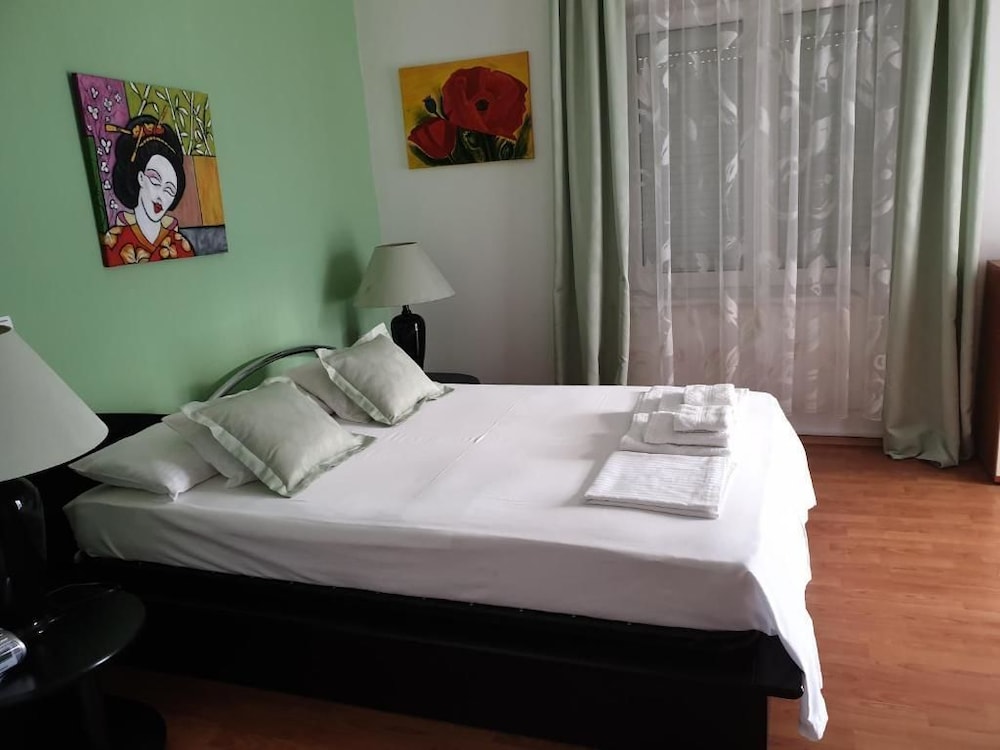 Apartment (2)