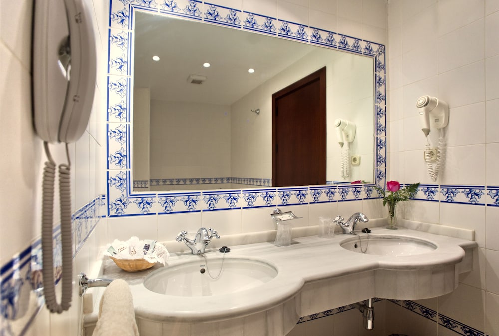 Superior Double or Twin Room - Photo 5