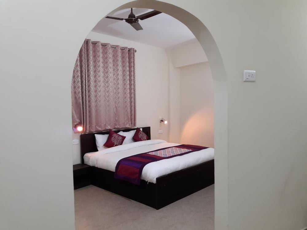 Premier Room, Valley View - Photo 5