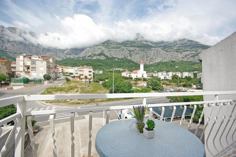 Apartment (Mila - 2 bedrooms and free parking - )