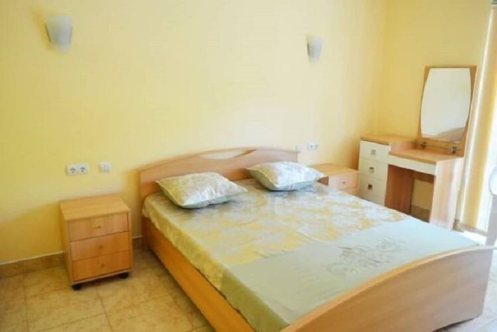 Standard Triple Room, Multiple Beds, Hill View photo 2
