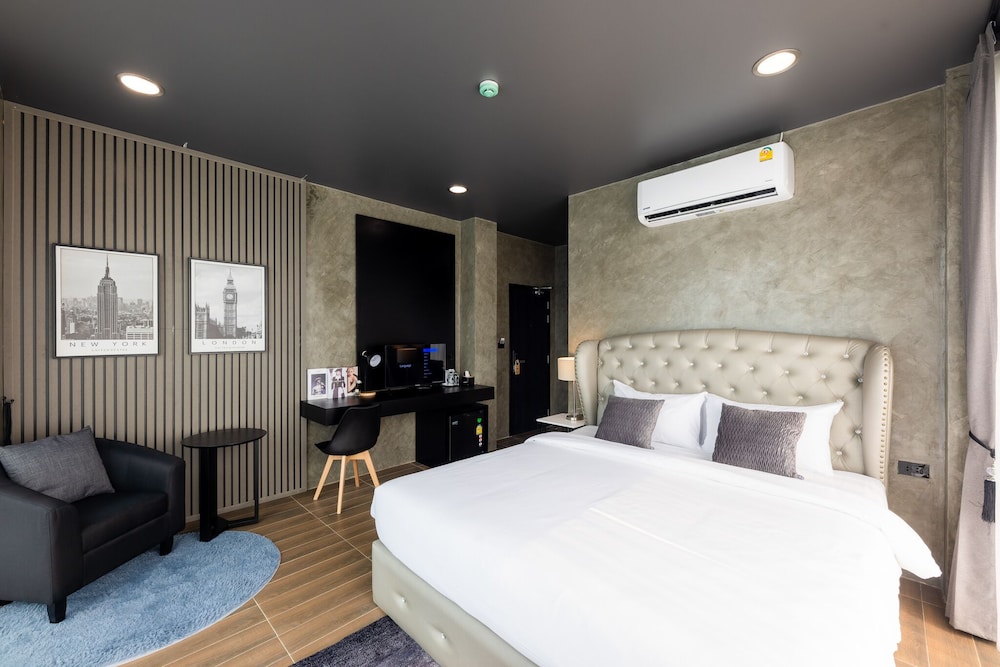 Deluxe Room - Photo 9