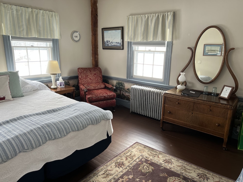 Room, Private Bathroom (Lake Champlain Room) photo 2