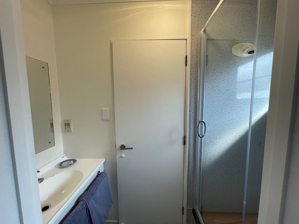 Economy Studio, 1 Queen Bed, Air conditioning photo 2
