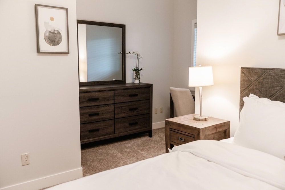 Lakefront Beachfront top Floor Condo w Pool, Billede 4