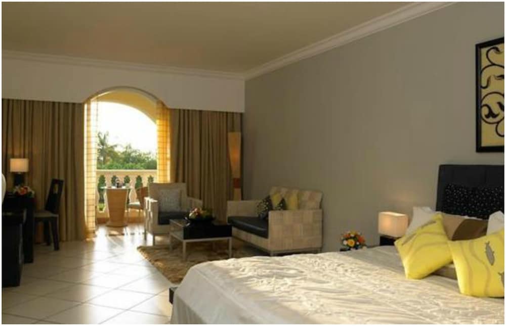 Premium Room - Photo 9