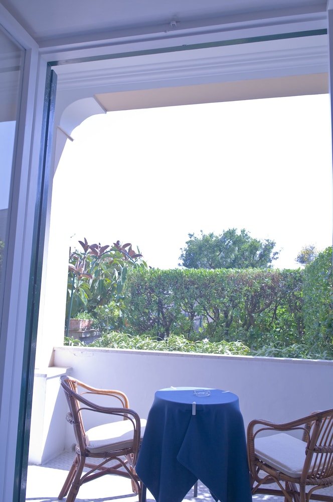 Superior Quadruple Room, Balcony, Garden View photo 3