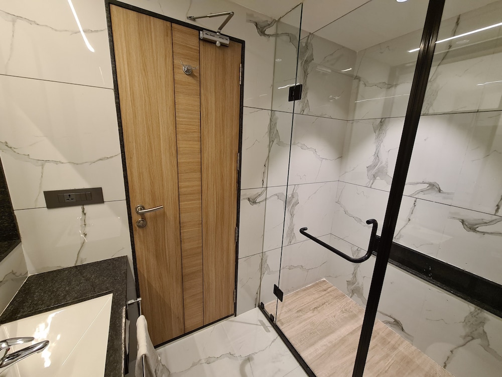 Signature Room - Photo 3