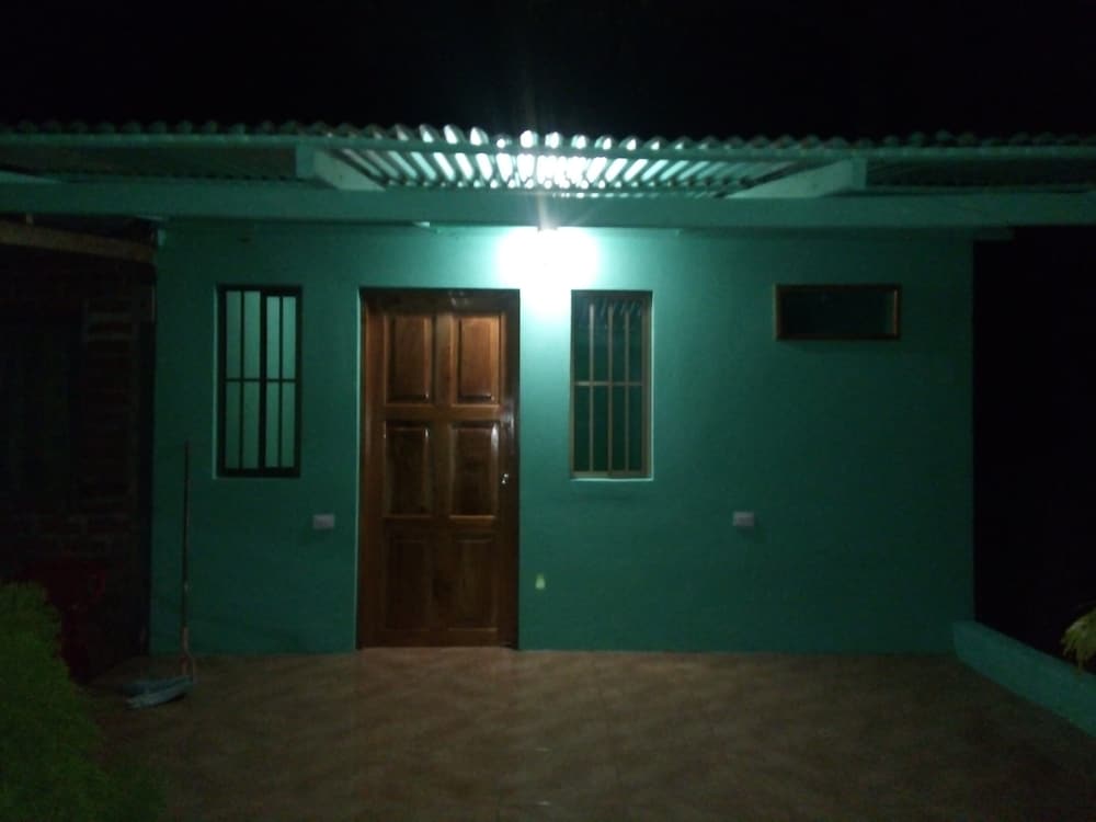 Deluxe Double Room, Multiple Beds, Private Bathroom photo 2