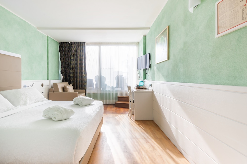 Superior Triple Room photo 2
