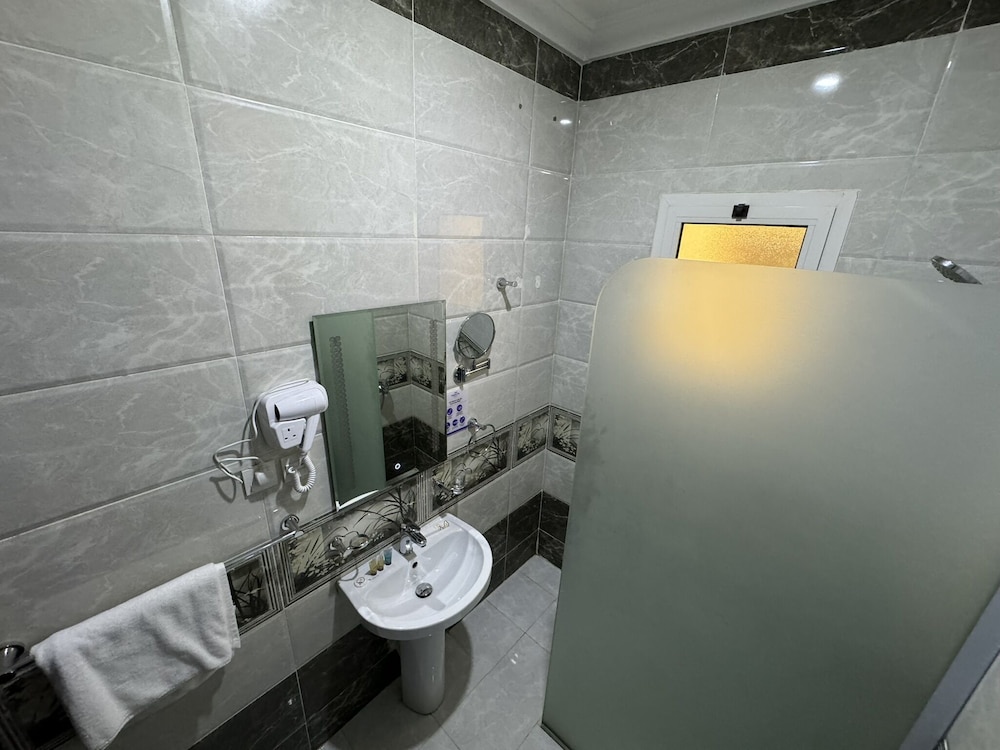 King Suite - Photo 2
