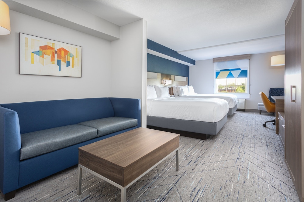 Suite, 2 Queen Beds (Living Area) - Photo 2