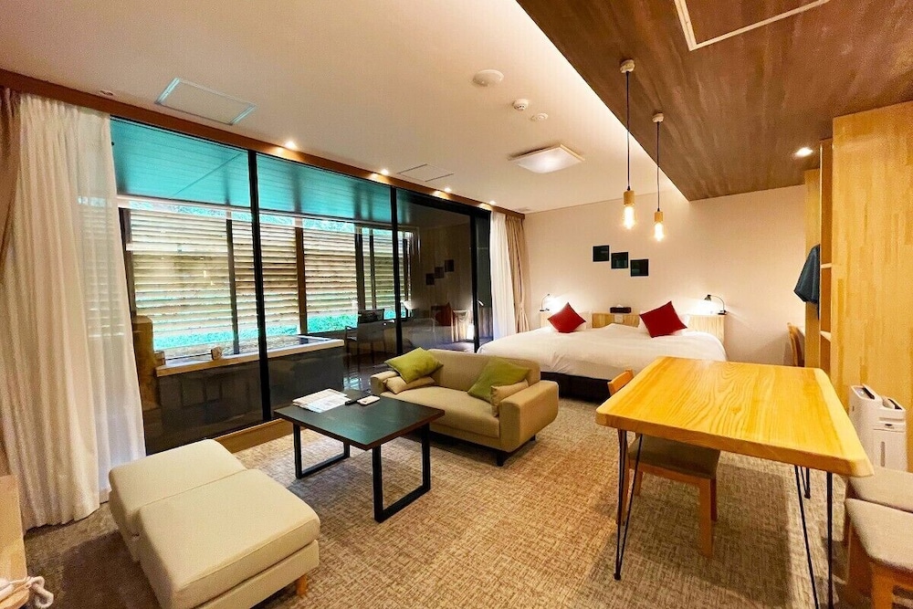 Room 13 Suite with Hot Spring Bath photo 1